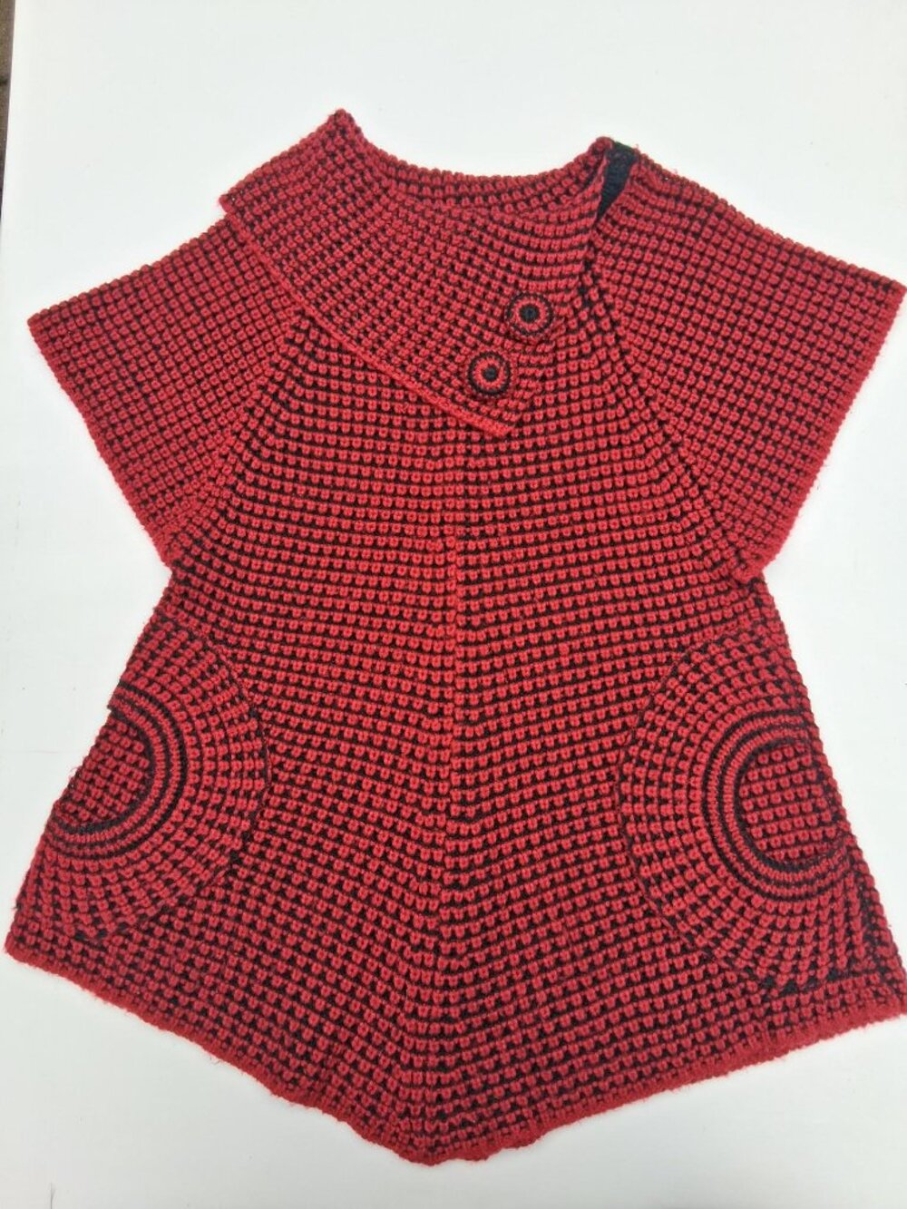 Today’s Designer acrylic textured knit A-line tunic top, red and black (size L)